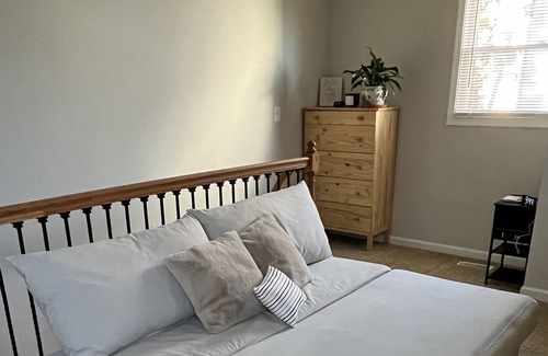 Southeast Casa | Washington D.C. Main Suite, near metro, with porch & free parking