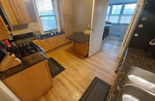 Washington Park Casa | Washington Park Bungalow with hot tub!