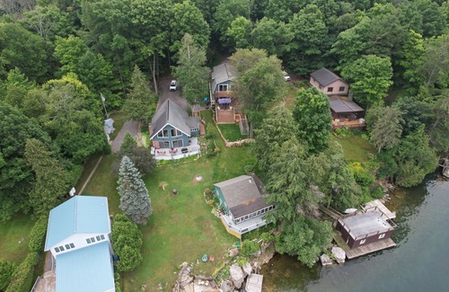 Brier Hill Cabaña | Watch Ships & Sip Wine-Riverfront Deck Retreat