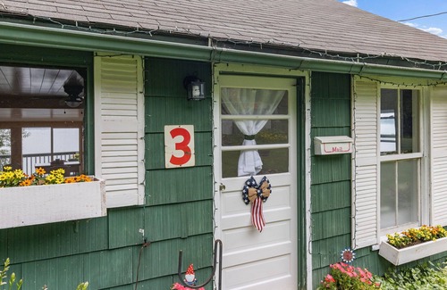 Brier Hill Cabaña | Watch Ships & Sip Wine-Riverfront Deck Retreat