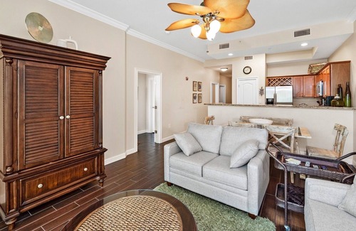 Fort Morgan Condominio | Watch the Dolphins play from this 6th floor Fort Morgan Condo.