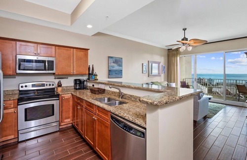 Fort Morgan Condominio | Watch the Dolphins play from this 6th floor Fort Morgan Condo.
