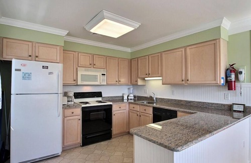 Avalon Casa | Watch the sunrise over the ocean and the sunset from the front or back decks and enjoy coffee or cocktails.