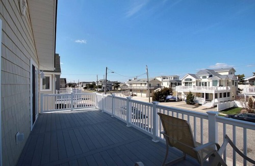 Avalon Casa | Watch the sunrise over the ocean and the sunset from the front or back decks and enjoy coffee or cocktails.