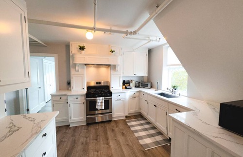 Hyannis Casa | Water Access 5-bed 2-bath Retreat