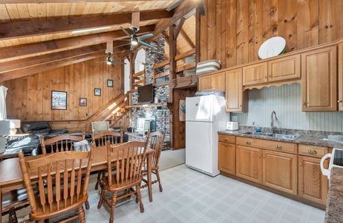 Moultonborough Casa | Water Access Home Sleeps 8 and Short Walk to Far Echo Harbor Beach