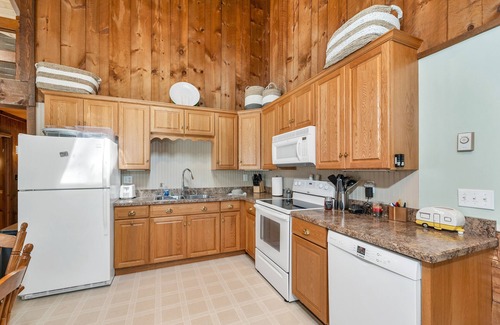 Moultonborough Casa | Water Access Home Sleeps 8 and Short Walk to Far Echo Harbor Beach