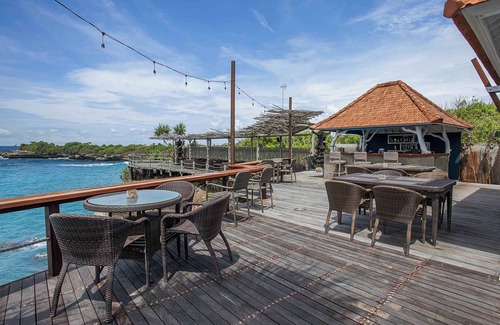 Mushroom Bay Villa | Water Blow Huts