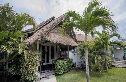 Mushroom Bay Villa | Water Blow Huts