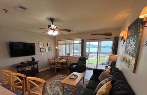 Huddleston Complejo | Water front king beds resort w/ amenities at Mariners Landing