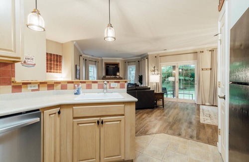 Vernon Condominio | Water Park (Next Door) Pool Hot Tubs Mtn Creek Wineries #07-11M