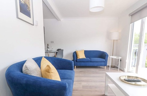 Bont Newydd Cabina | WATER'S EDGE, 44 GLAN GWNA, pet friendly, with a garden in Caernarfon