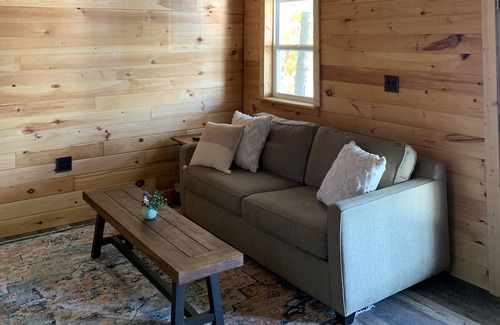 Belfast Casa | Water's Edge- cozy lakeside camp