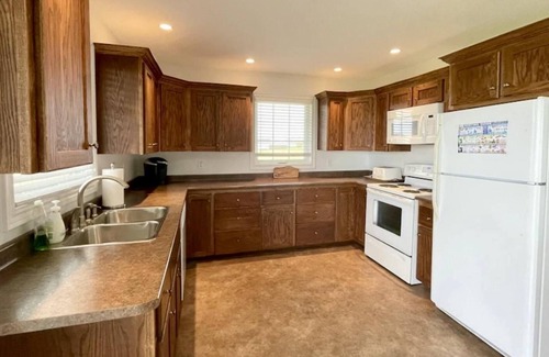 Darnley Cabaña | Water view cottage - Walk to Thunder Cove Beach!