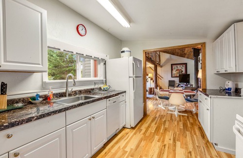 Seabeck Cabaña | Water-view cottage on Hood Canal - wood stove, beach access, kayaks - 1 Dog OK