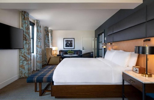 Downtown Seattle Hotel | Water View Seattle Getaway: Refined Rooms with Downtown Location