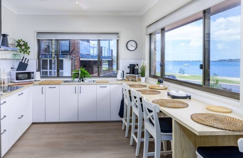 Bellara Apartamento | Water Views From Your Window