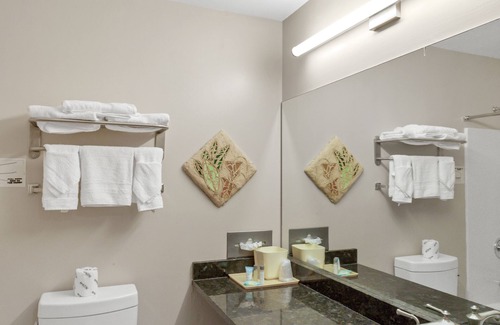 Chesterton Hotel | Waterbird Lakeside Inn