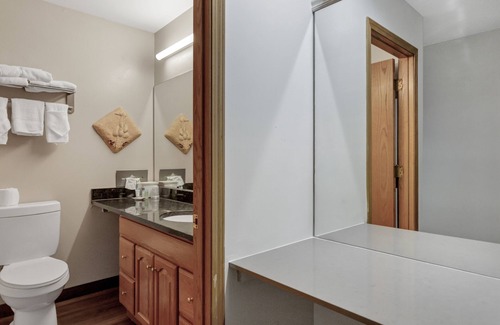 Chesterton Hotel | Waterbird Lakeside Inn