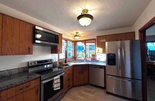 Filer Casa | Waterfall House, in the Snake River Canyon