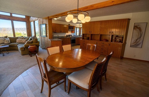 Filer Casa | Waterfall House, in the Snake River Canyon