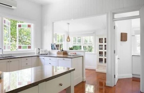 North Maleny Casa | Waterfall Lodge - Timeless Grandeur and Luxury