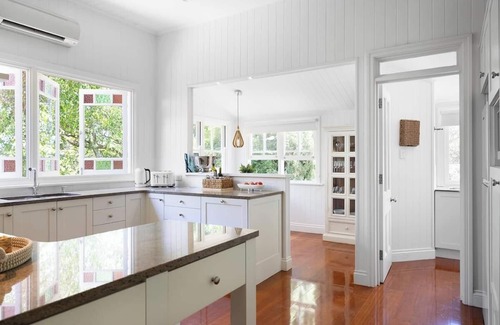 North Maleny Casa | Waterfall Lodge - Timeless Grandeur and Luxury