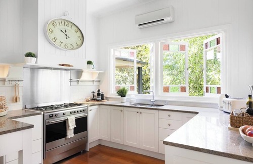 North Maleny Casa | Waterfall Lodge - Timeless Grandeur and Luxury