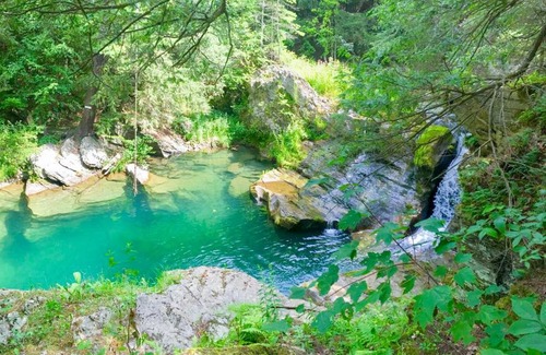 Hollowville Casa | Waterfalls and Trails at The Mills At Green Hole