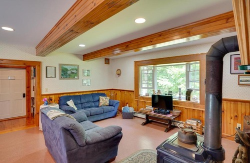 Hollowville Casa | Waterfalls and Trails at The Mills At Green Hole