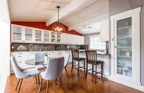 Bracebridge Casa | Waterfalls * Hottub * Sauna * WIFI * FIREPIT * Luxury