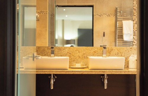 Londonderry Hotel | Waterfoot Hotel