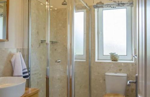 Ardmore Villa | Waterford Villa - 5 Bed - Sleeps 10 - Parking