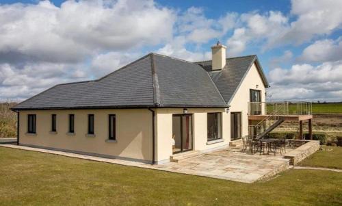 Ardmore Villa | Waterford Villa - 5 Bed - Sleeps 10 - Parking