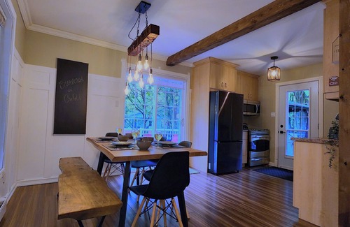 Saint-Remi-de-Tingwick Chalet De Esquí | Waterfront cottage with spa, close to many activities