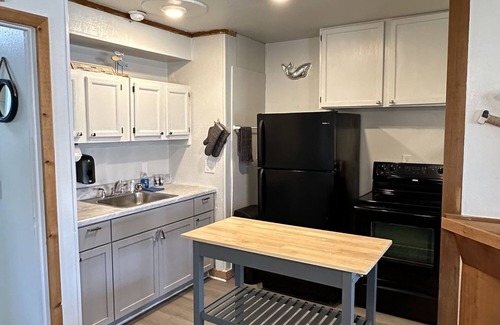 Grove Apartamento | Waterfront 2 Bedroom/Duplex H/Remodeled 2024