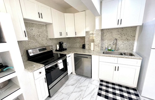 Coquina Key Apartamento | WATERFRONT 2bd/1ba Apartment w/ Kayaks