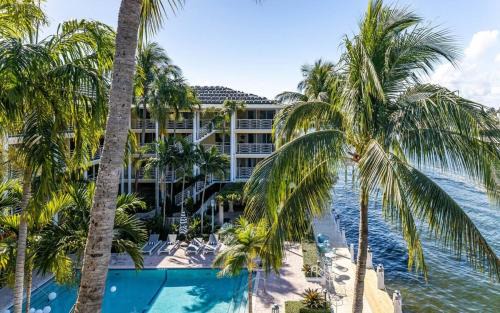 Boca Raton Apartamento | Waterfront 2BR Escape - Pool, Gym & Balcony with Intracoastal Views