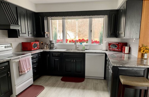 Tawas City Casa | WATERFRONT 3 BED/3 BATH HOME LAKE HURON TAWAS MI SLEEPS 10