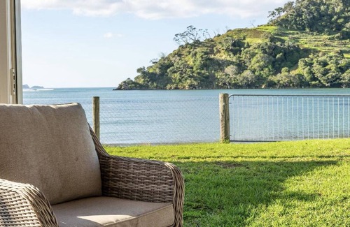 Pataua Casa | Waterfront 3-bedroom house + 3 bedroom cabin in beautiful Pataua South with WiFi