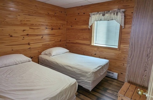 Roseneath Cabina | Waterfront 3 bedrooms Cottage on Rice lake