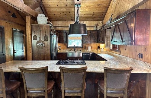 Broken Bow Cabina | Waterfront 4 bedroom Cabin with Outdoor Amenities