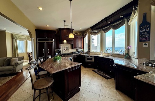 Massapequa Casa | Waterfront 4 bedroom home in Massapequa, New York for Bethpage Black Ryder Cup