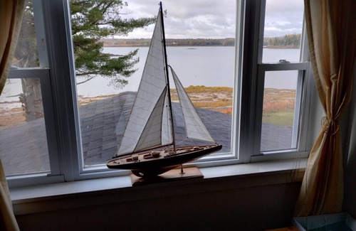 Pembroke Casa | Waterfront 5-bedroom house with breath taking views of the sunrises and sunsets