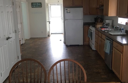 Beach Haven West Casa | Waterfront 5 BR 2 1/2 Bath 2100 SF Casa cerca de LBI Beaches-Floating Dock
