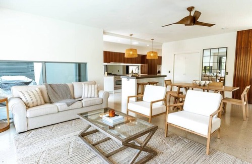 Maroochydore Casa | Waterfront at Serenity