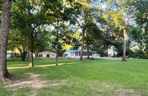 Wright Casa | Waterfront Barndominium with Pool Table & Dock