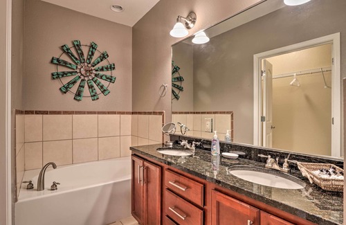 Bean Station Condominio | Waterfront Bean Station Condo w/ Balcony & Views!