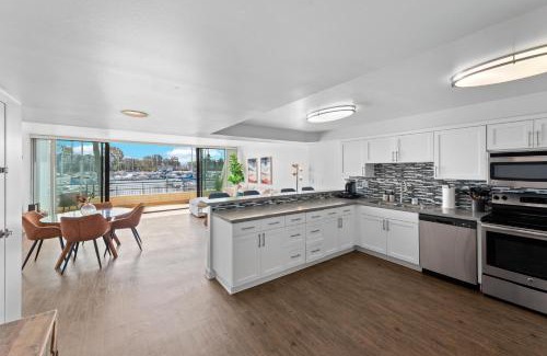 Marina del Rey Apartamento | Waterfront Bliss - 2BR with Stunning Marina Views