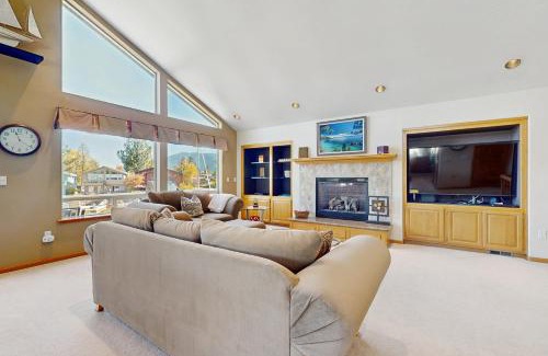 Tahoe Keys Casa | Waterfront Bliss